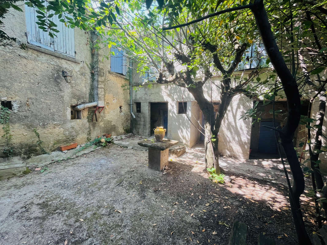 Maison à SAINT-SATURNIN-LES-APT