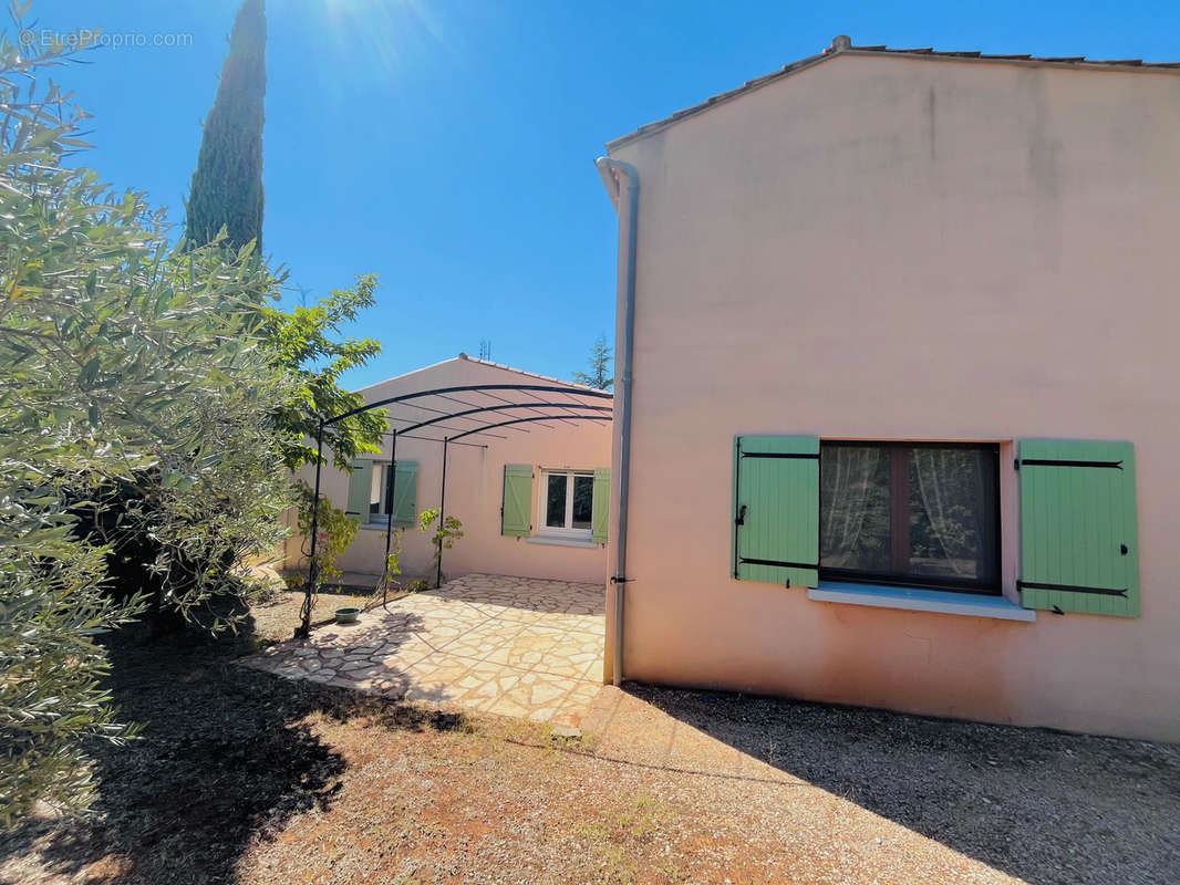 Maison à SAINT-SATURNIN-LES-APT