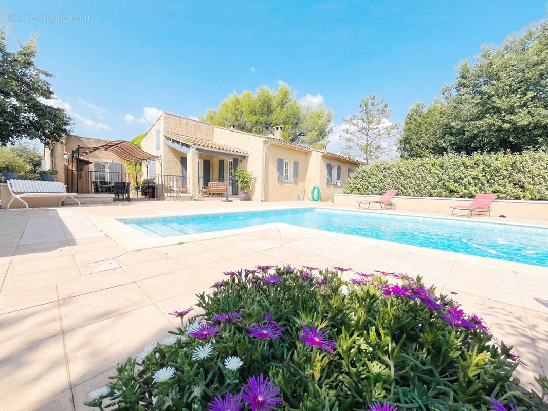 Maison à SAINT-SATURNIN-LES-APT