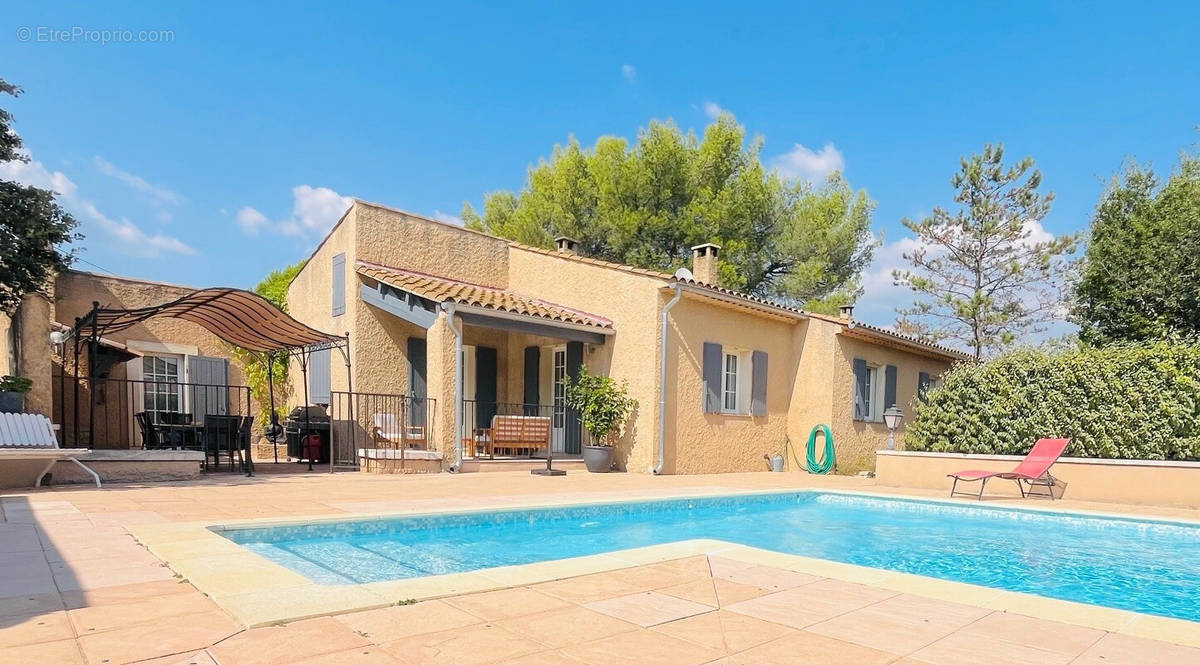 Maison à SAINT-SATURNIN-LES-APT