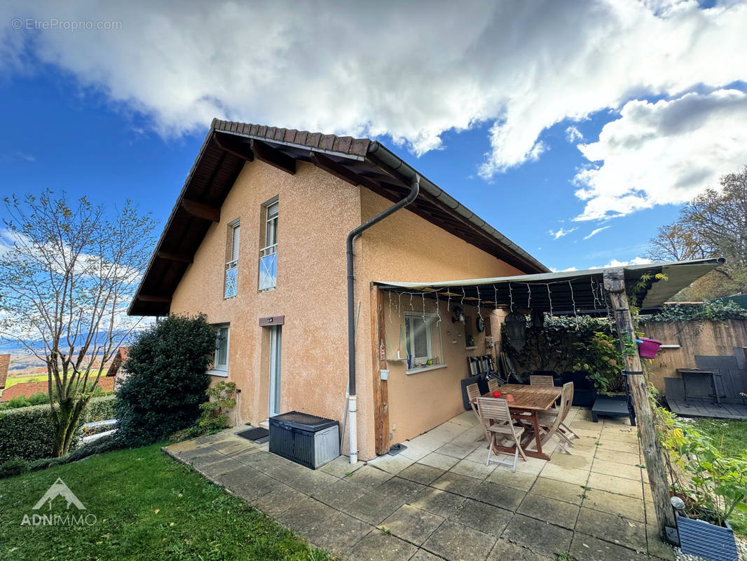 Maison à COLLONGES