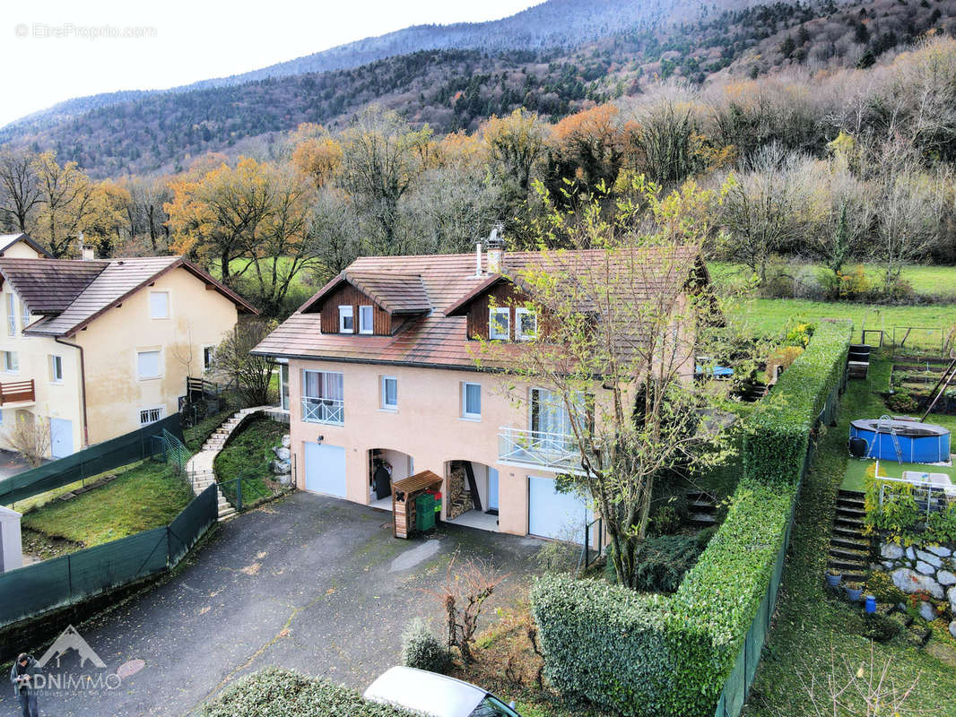 Maison à COLLONGES