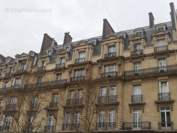 Appartement à PARIS-17E