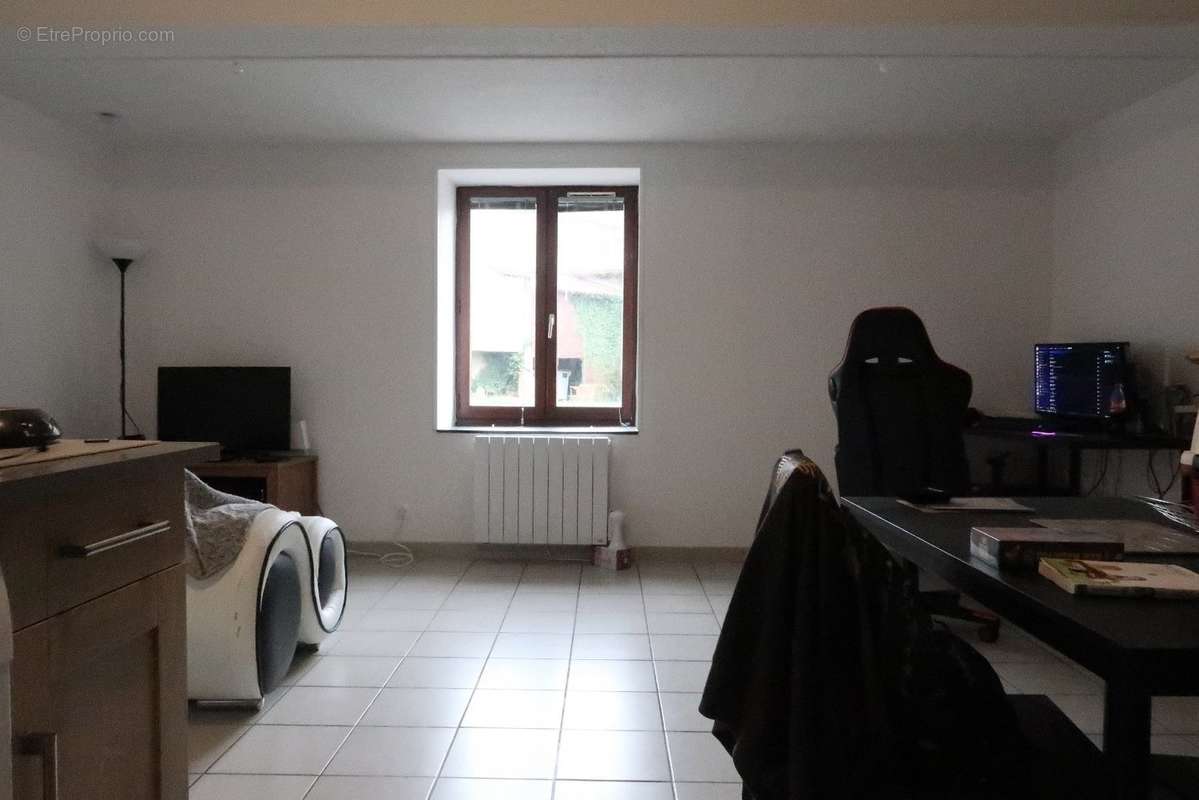 Appartement à CHEVRIERES