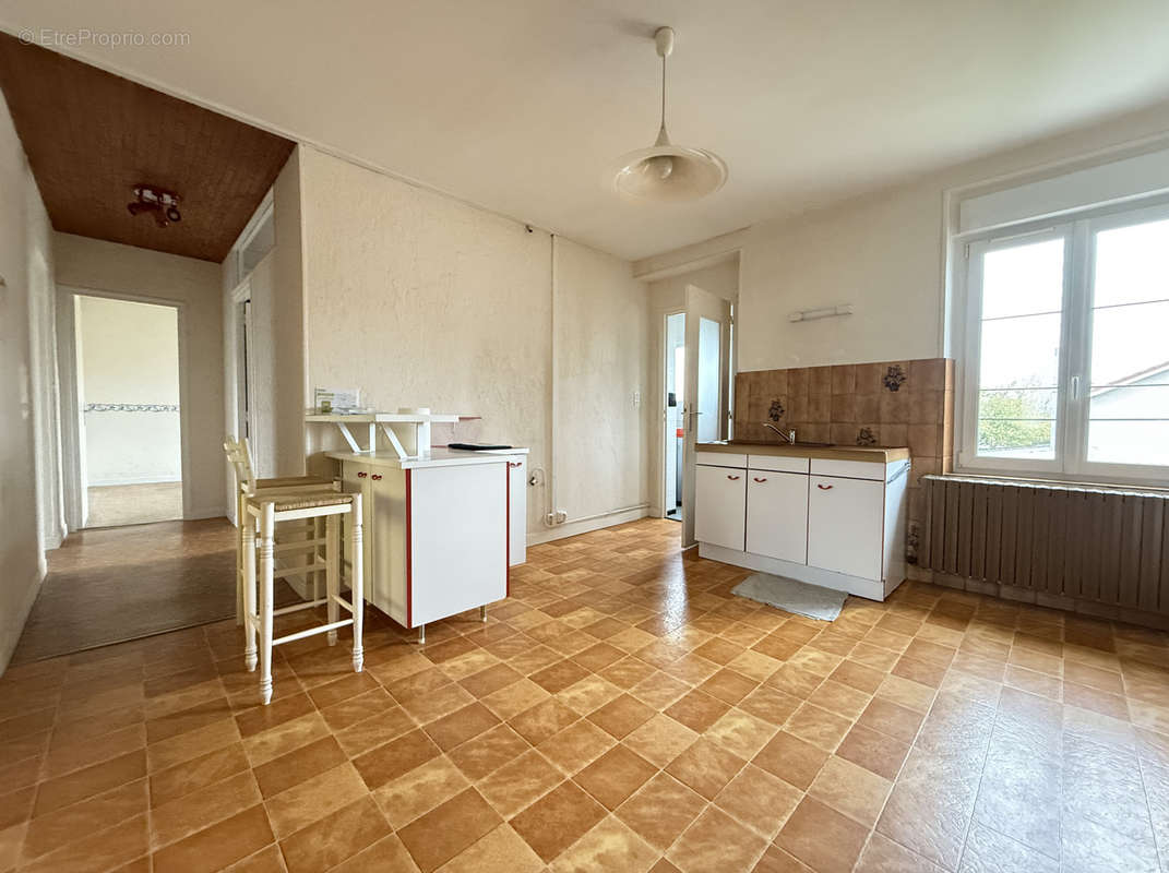 Appartement à MIRECOURT