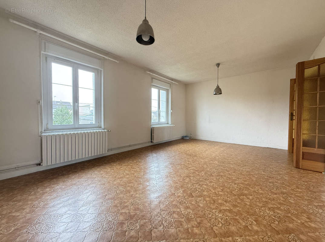 Appartement à MIRECOURT