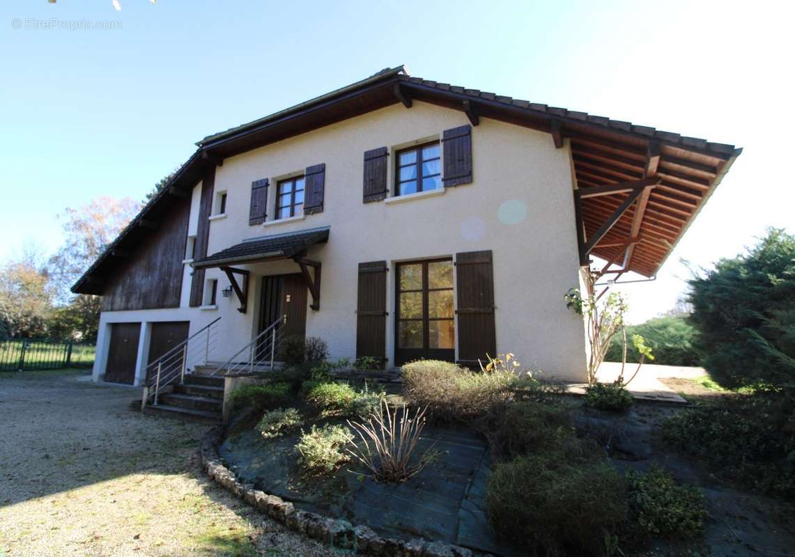 Maison à SAINT-GENIS-POUILLY