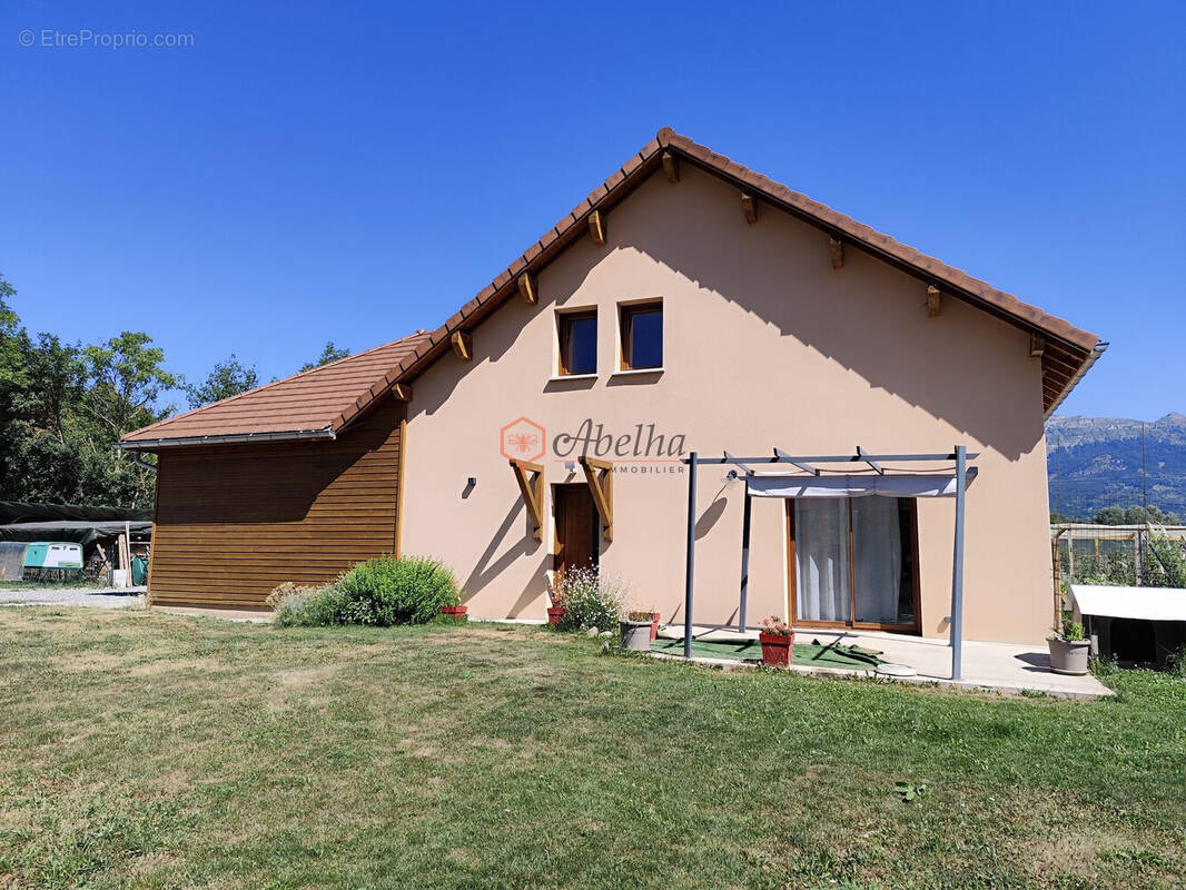 Maison à SAINT-LAURENT-DU-CROS