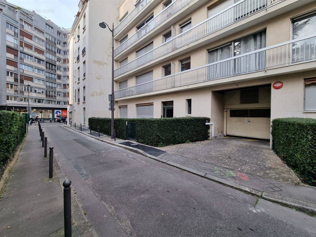 Parking à PARIS-15E