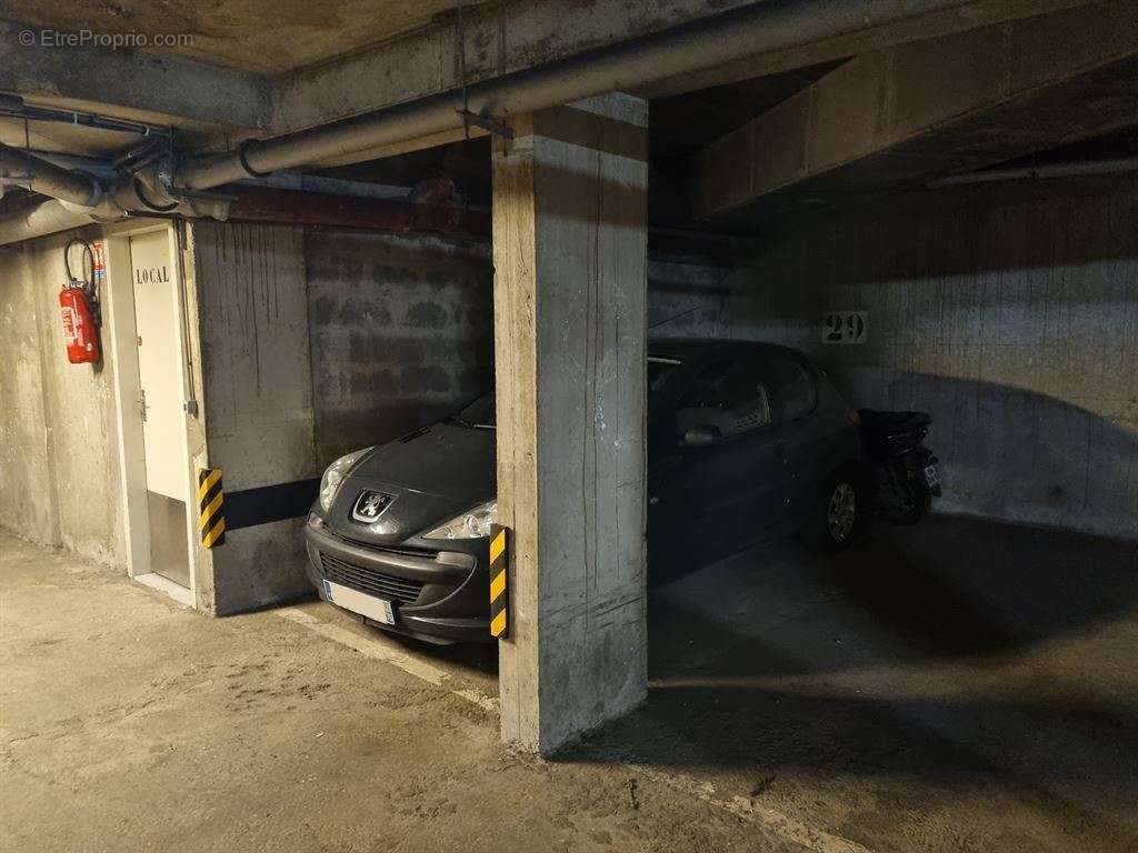 Parking à PARIS-15E