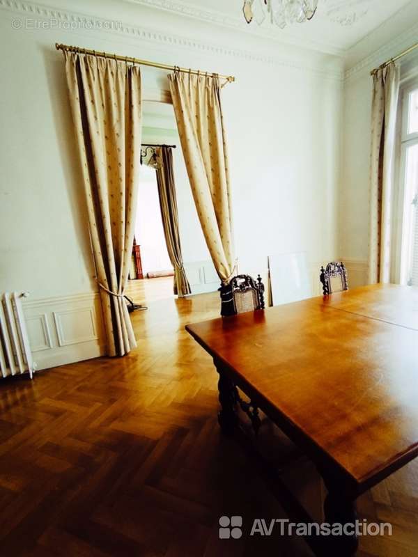 Appartement à MARSEILLE-1E