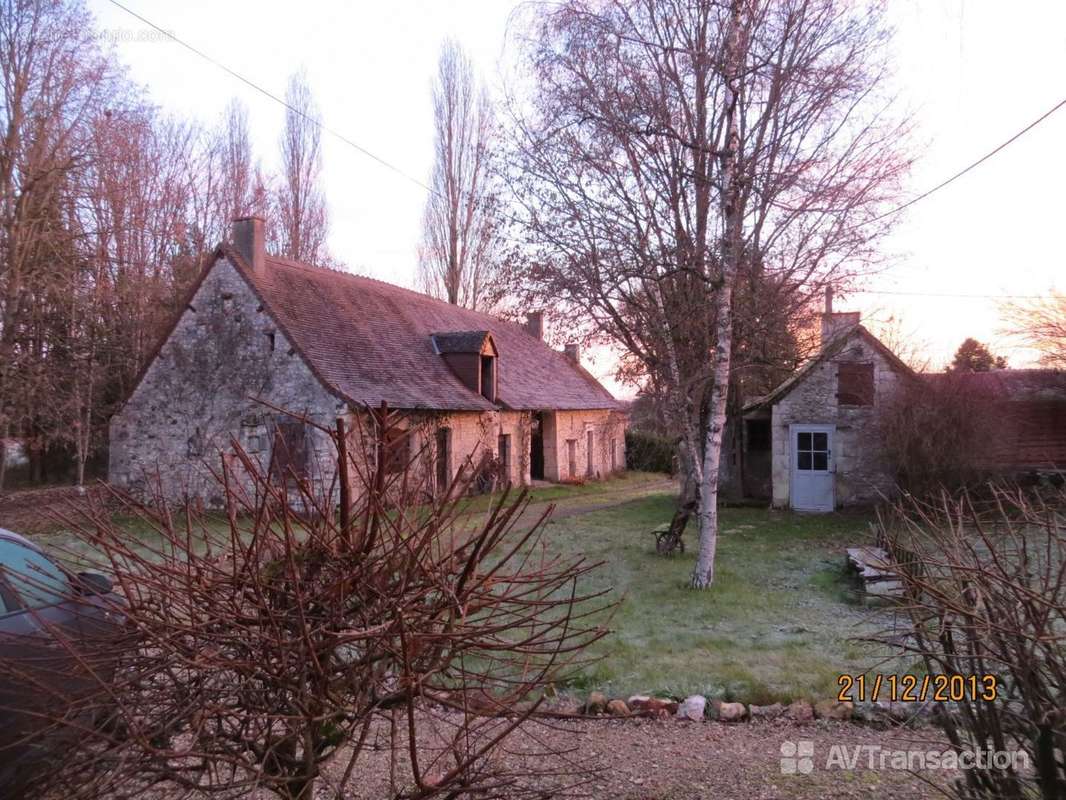 Maison à AZAY-LE-FERRON