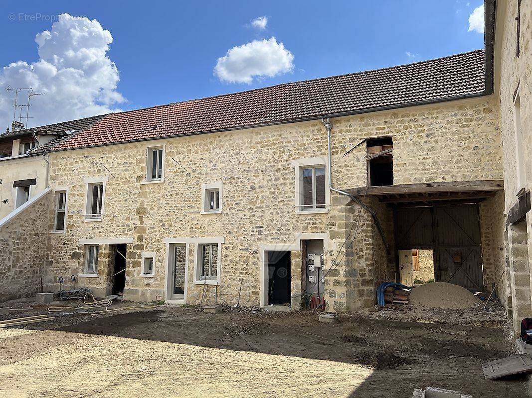 Autre à AUVERS-SUR-OISE