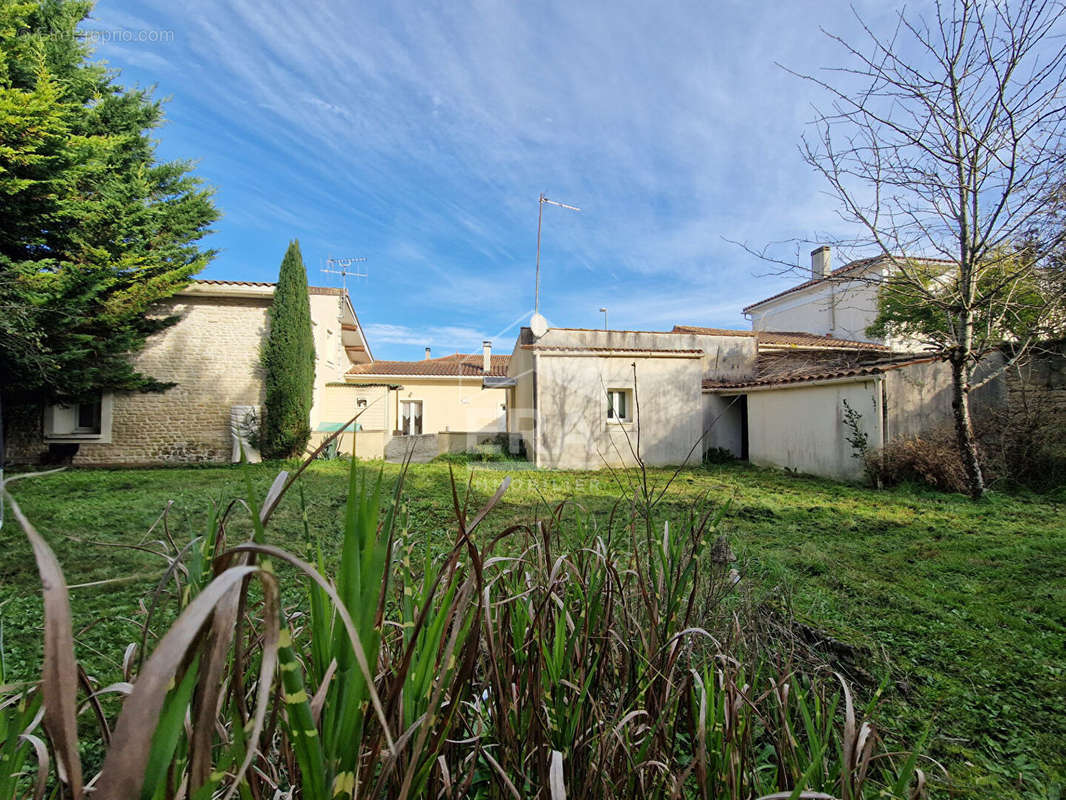 Maison à SURGERES