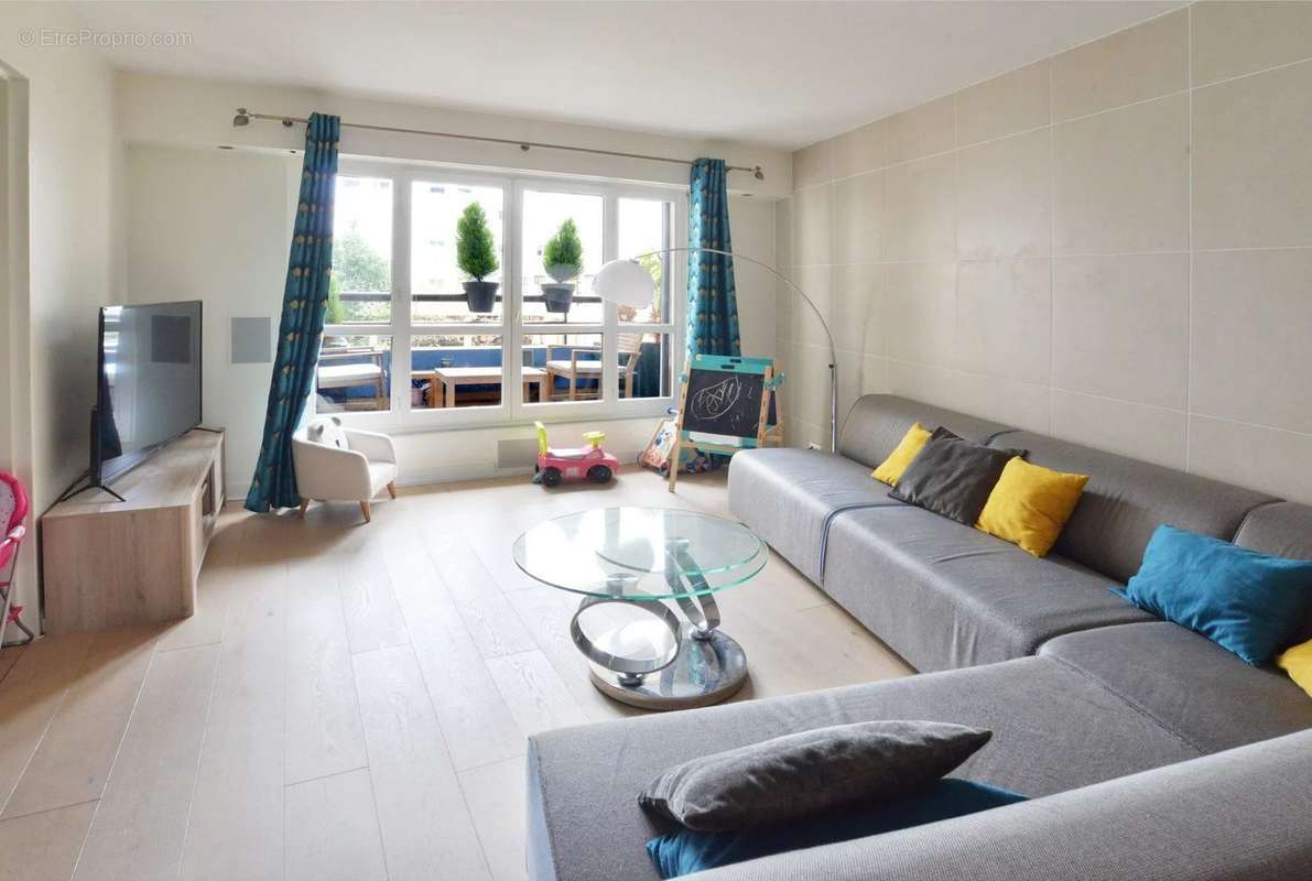 Appartement à COURBEVOIE