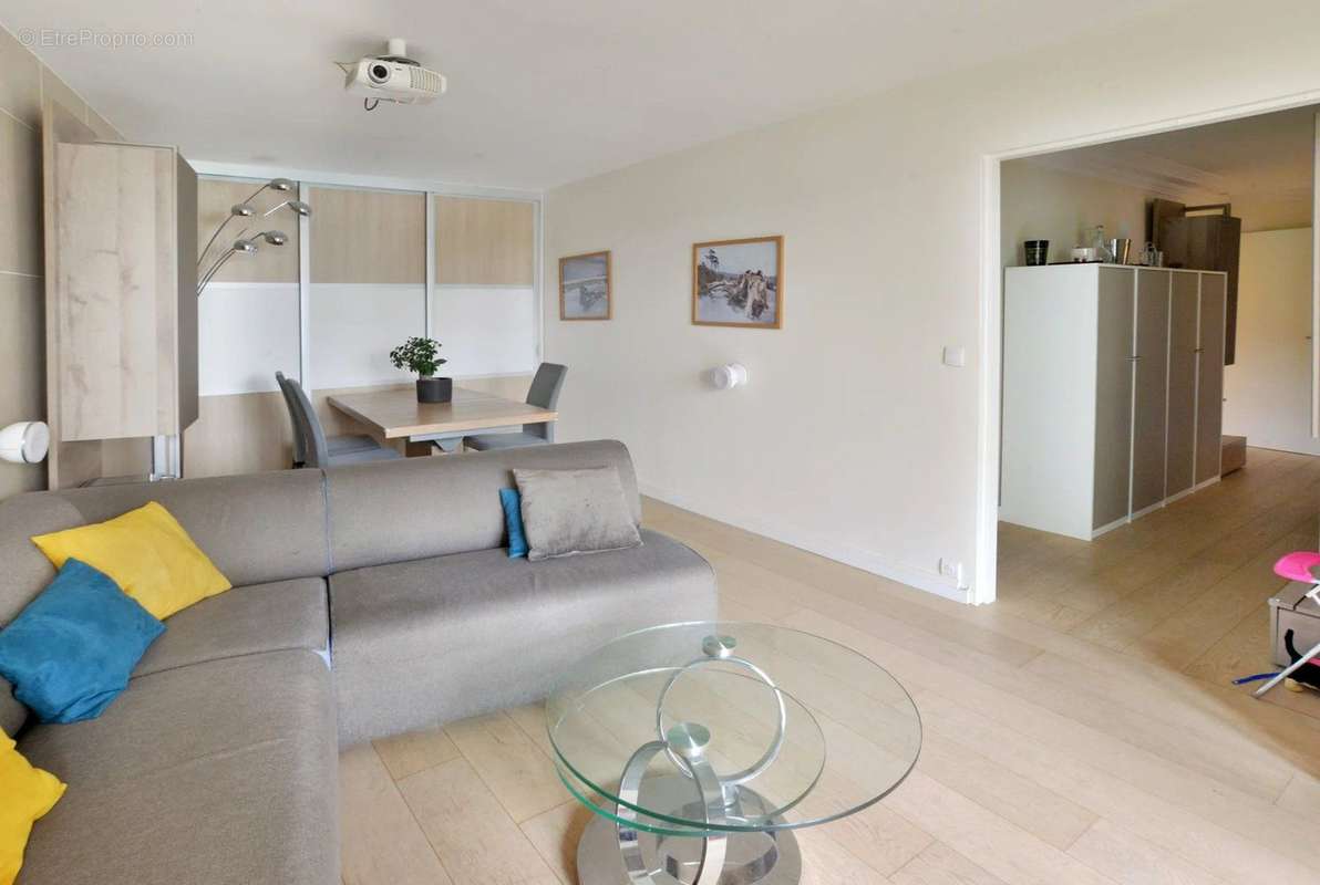 Appartement à COURBEVOIE