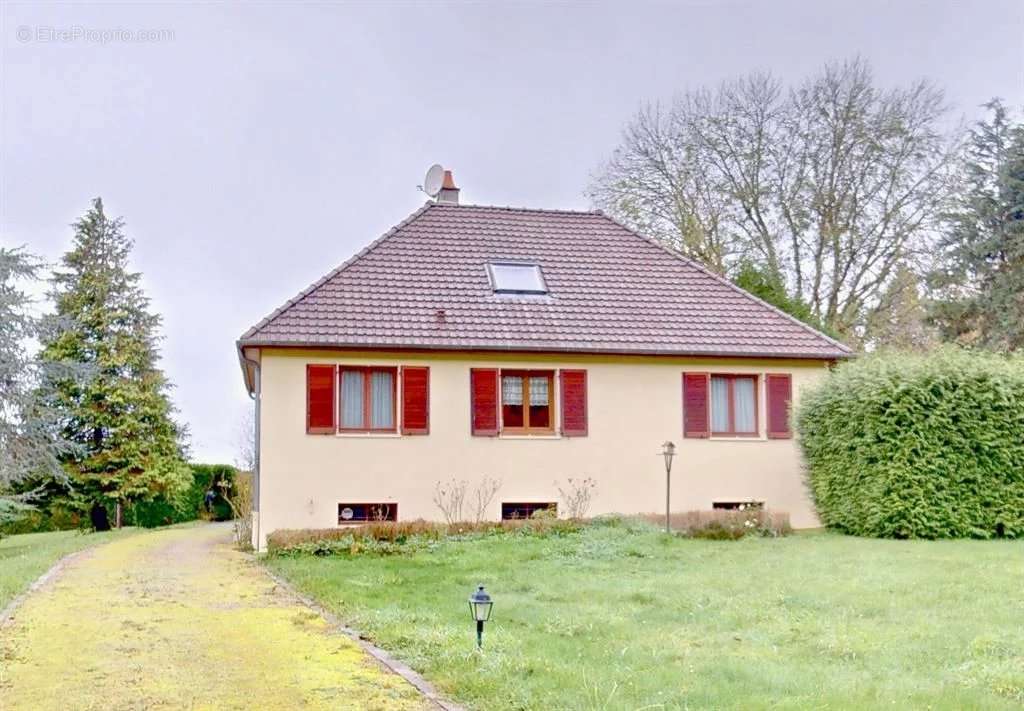 Maison à CLAIREFONTAINE-EN-YVELINES