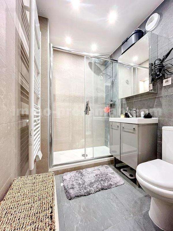 APPARTEMENT_Studio_SAINT_JULIEN_geneve_DOUANE_SUISSE_proche_frontière_investissement_locatif_rentabilité_proche_commodités_salle_de_douche_ - Appartement à SAINT-JULIEN-EN-GENEVOIS