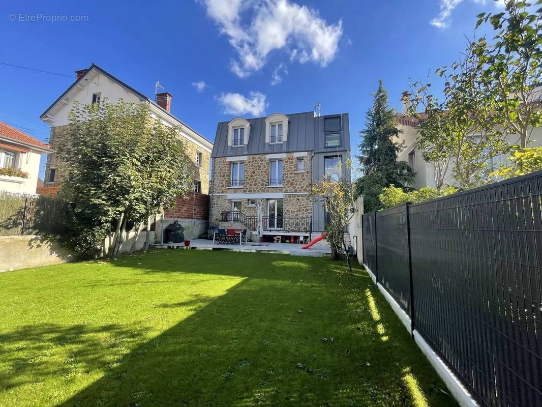 Maison à SARTROUVILLE