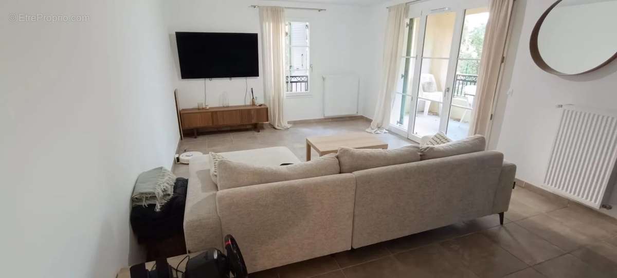 Appartement à ROQUEFORT-LES-PINS