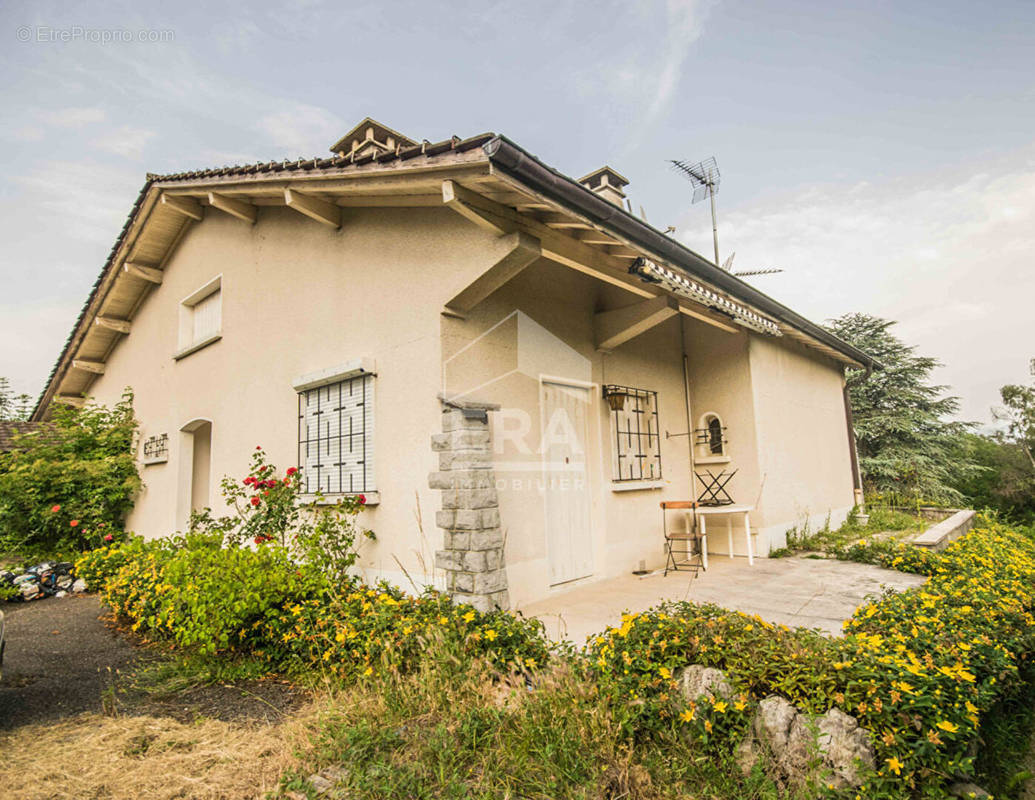 Maison à GRILLY