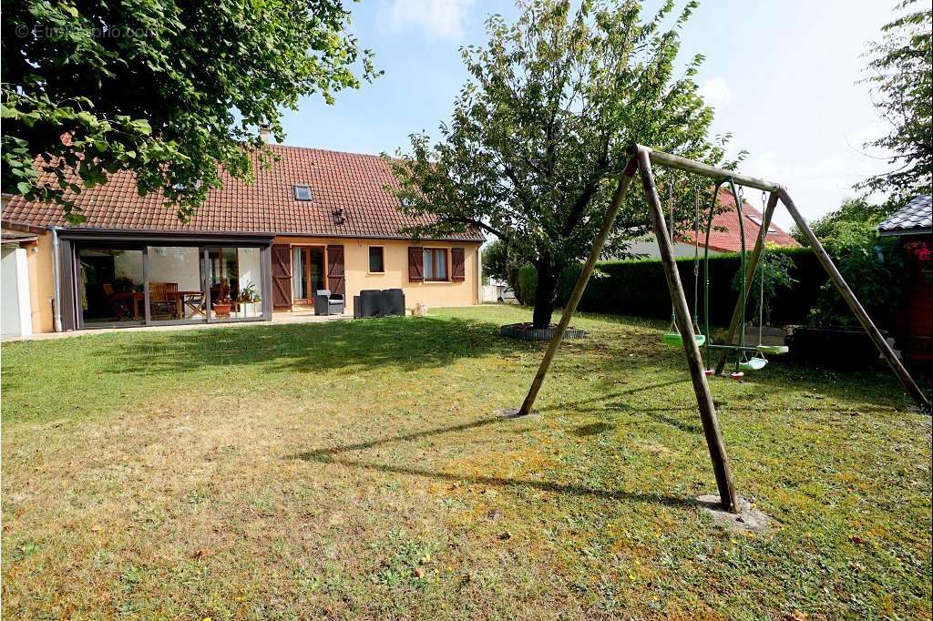 Maison à MEZIERES-SUR-SEINE