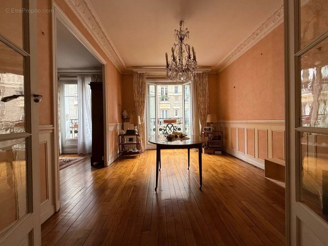 Appartement à PARIS-18E