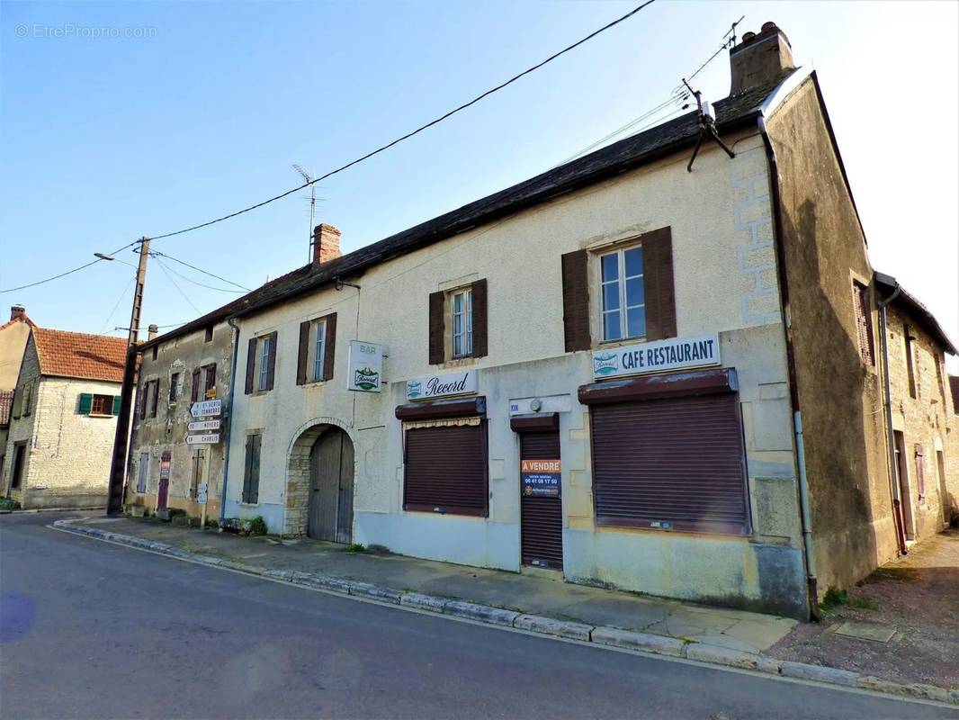 Maison à NOYERS