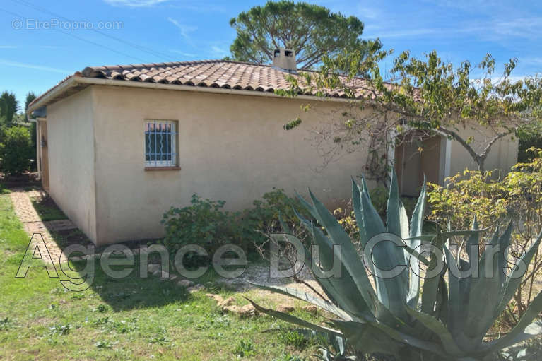 Maison à SAINT-CEZAIRE-SUR-SIAGNE