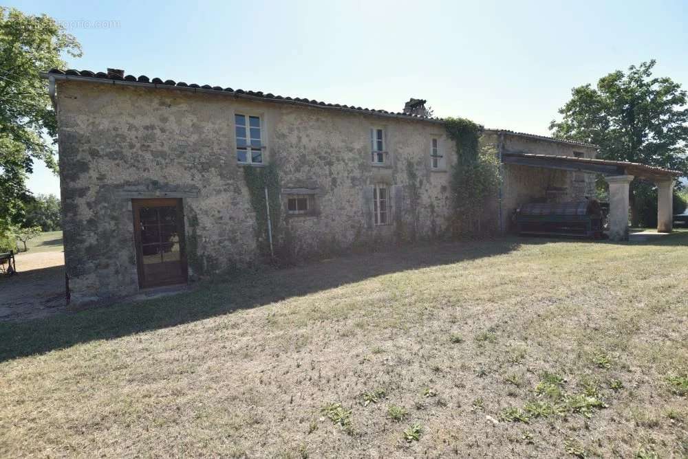 Maison à TOURRETTES