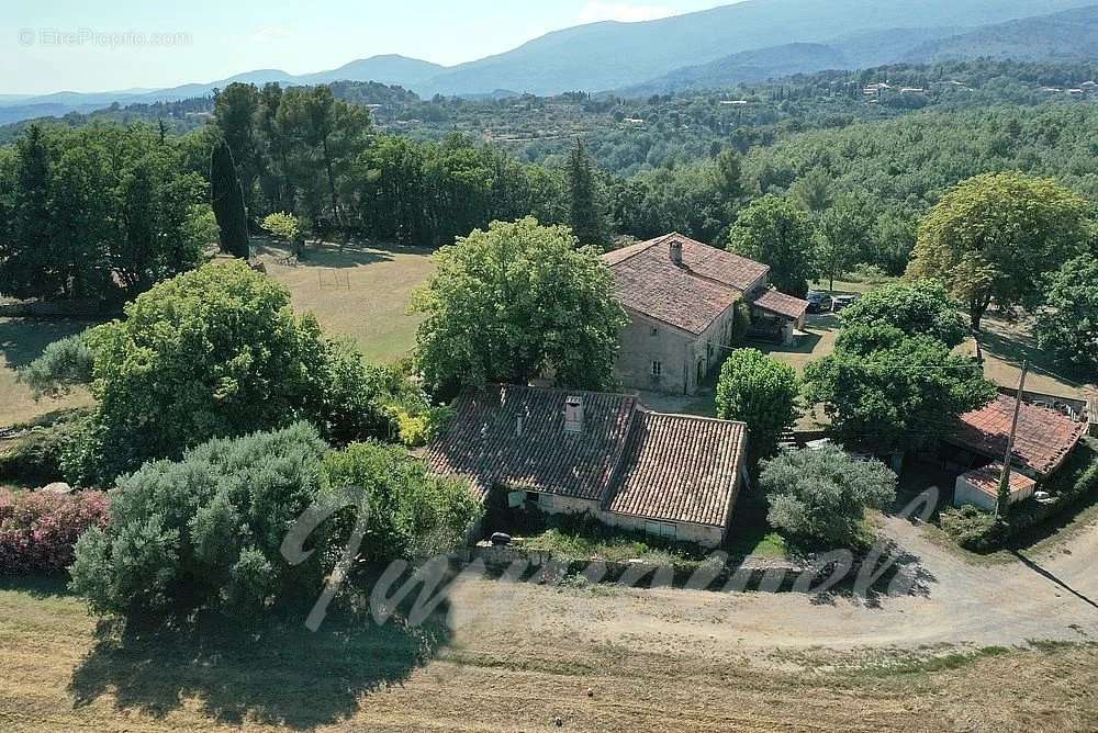 Maison à TOURRETTES