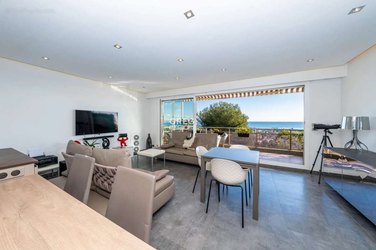 Appartement à VILLENEUVE-LOUBET