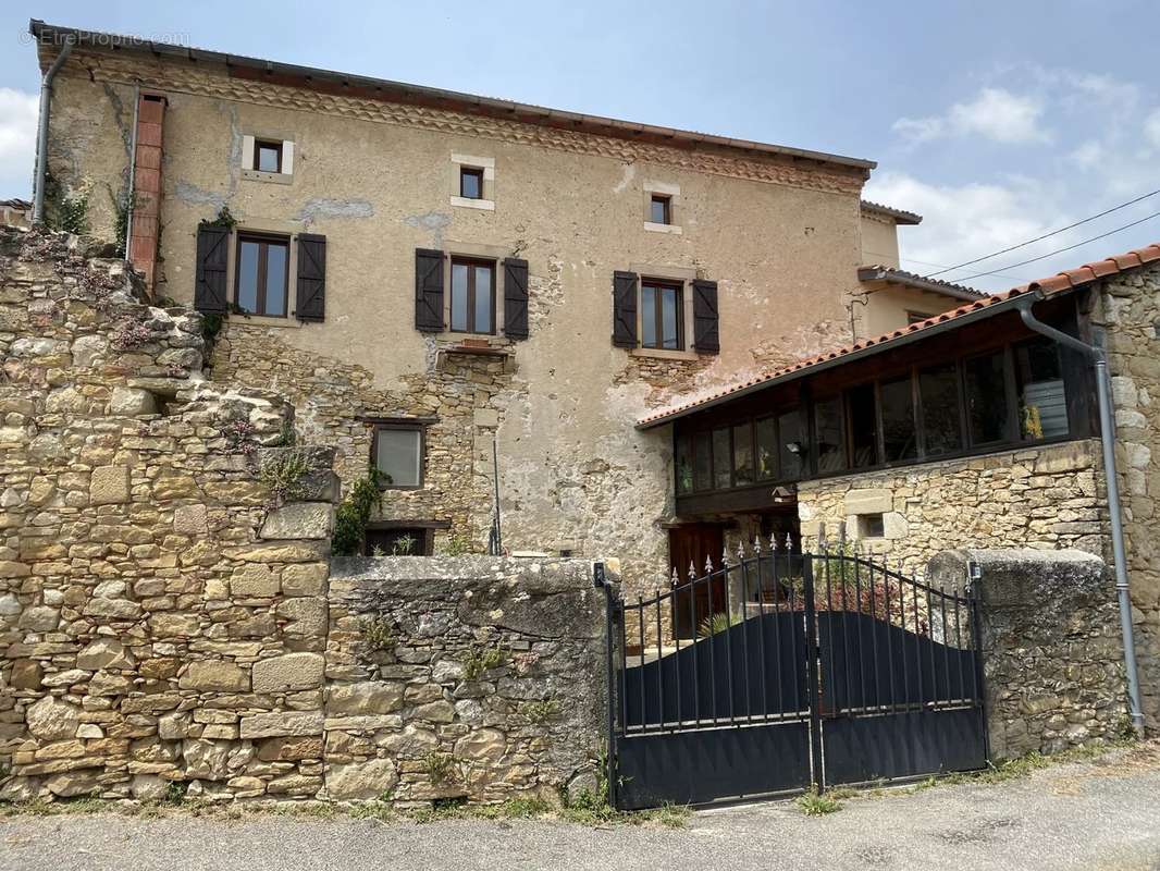 Maison à AURIGNAC