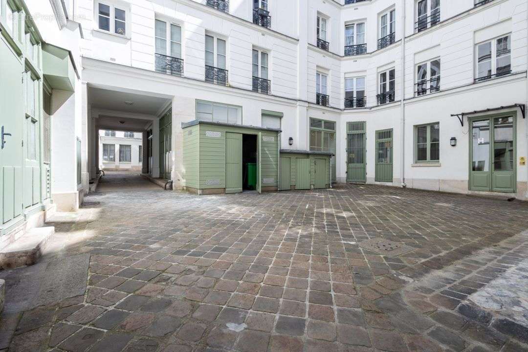 Appartement à PARIS-8E