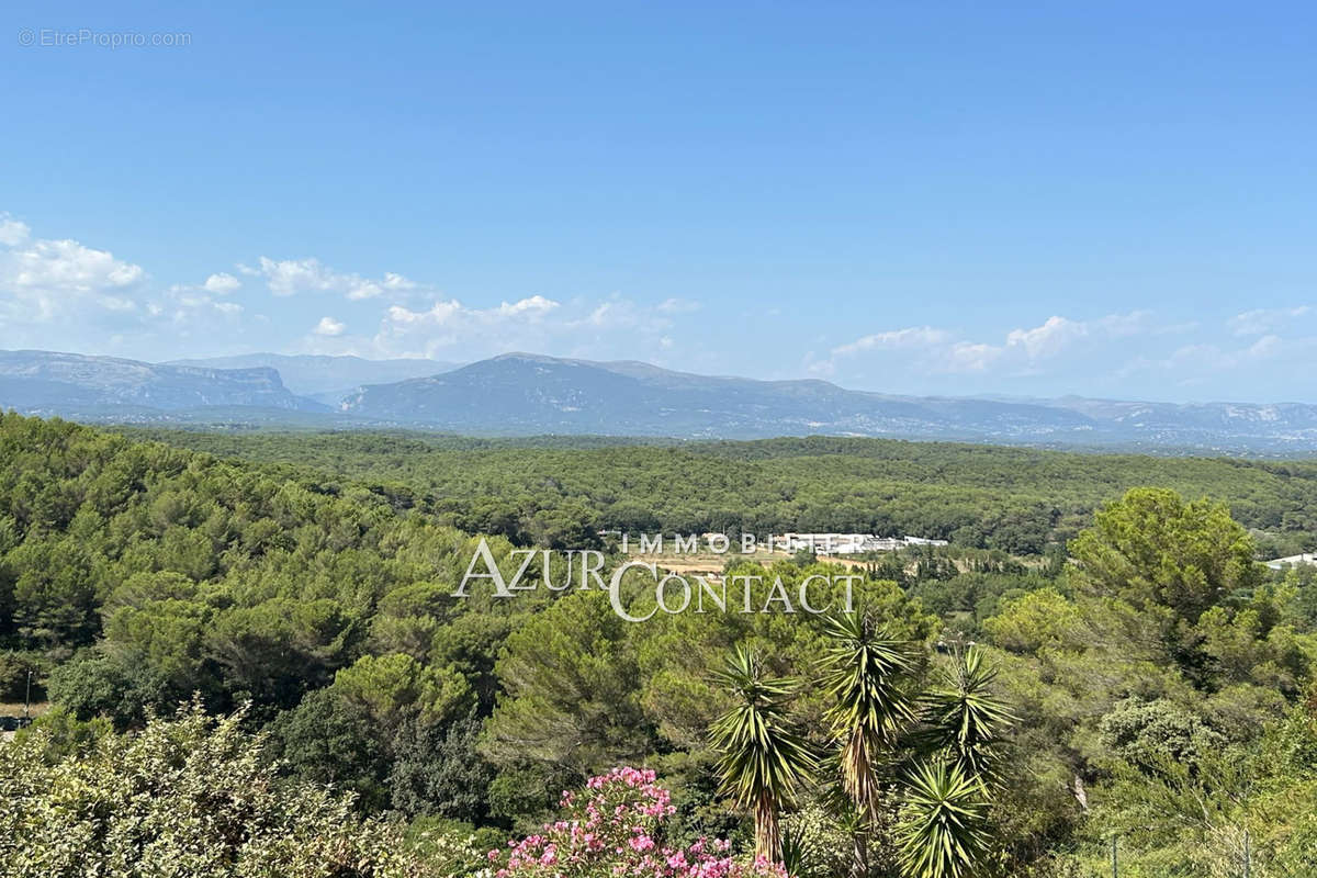 Appartement à MOUGINS