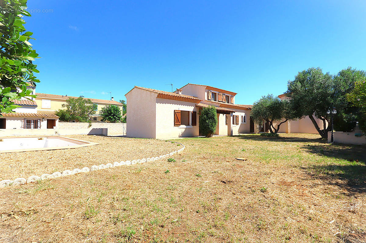 Maison à MAUGUIO