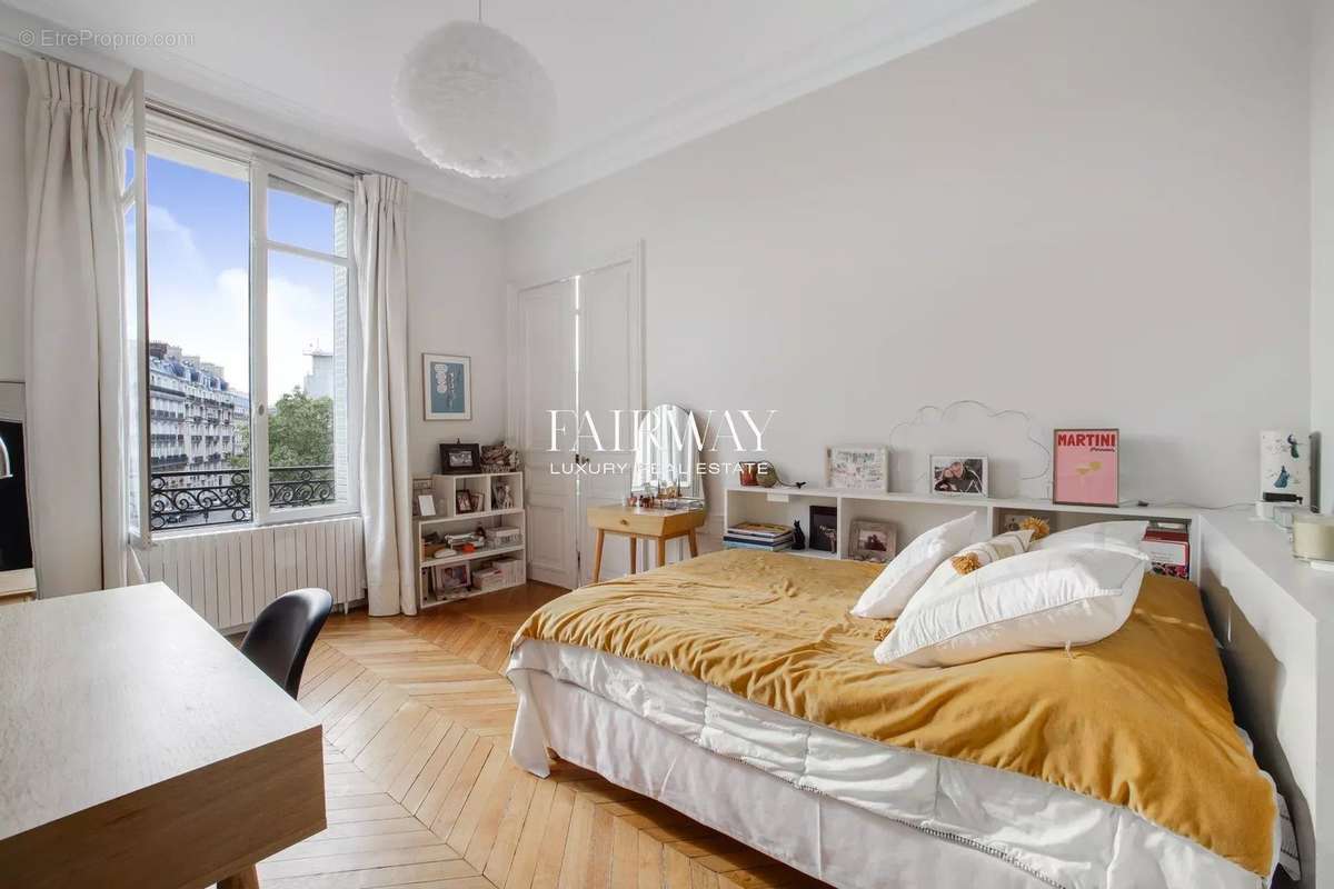 Appartement à PARIS-17E