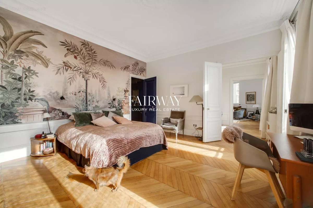 Appartement à PARIS-17E