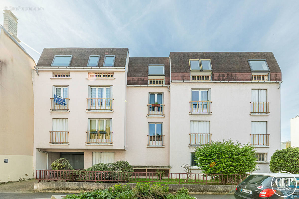 Parking à MONTREUIL