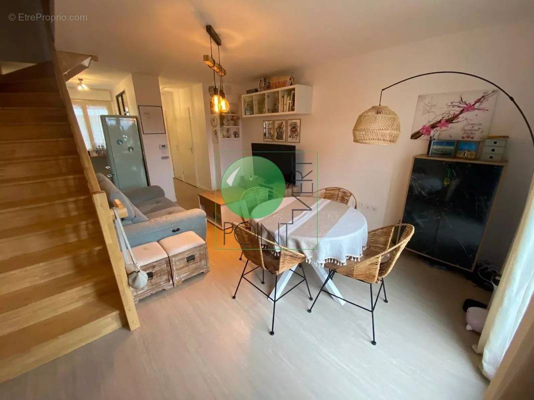 Appartement à VERT-LE-GRAND