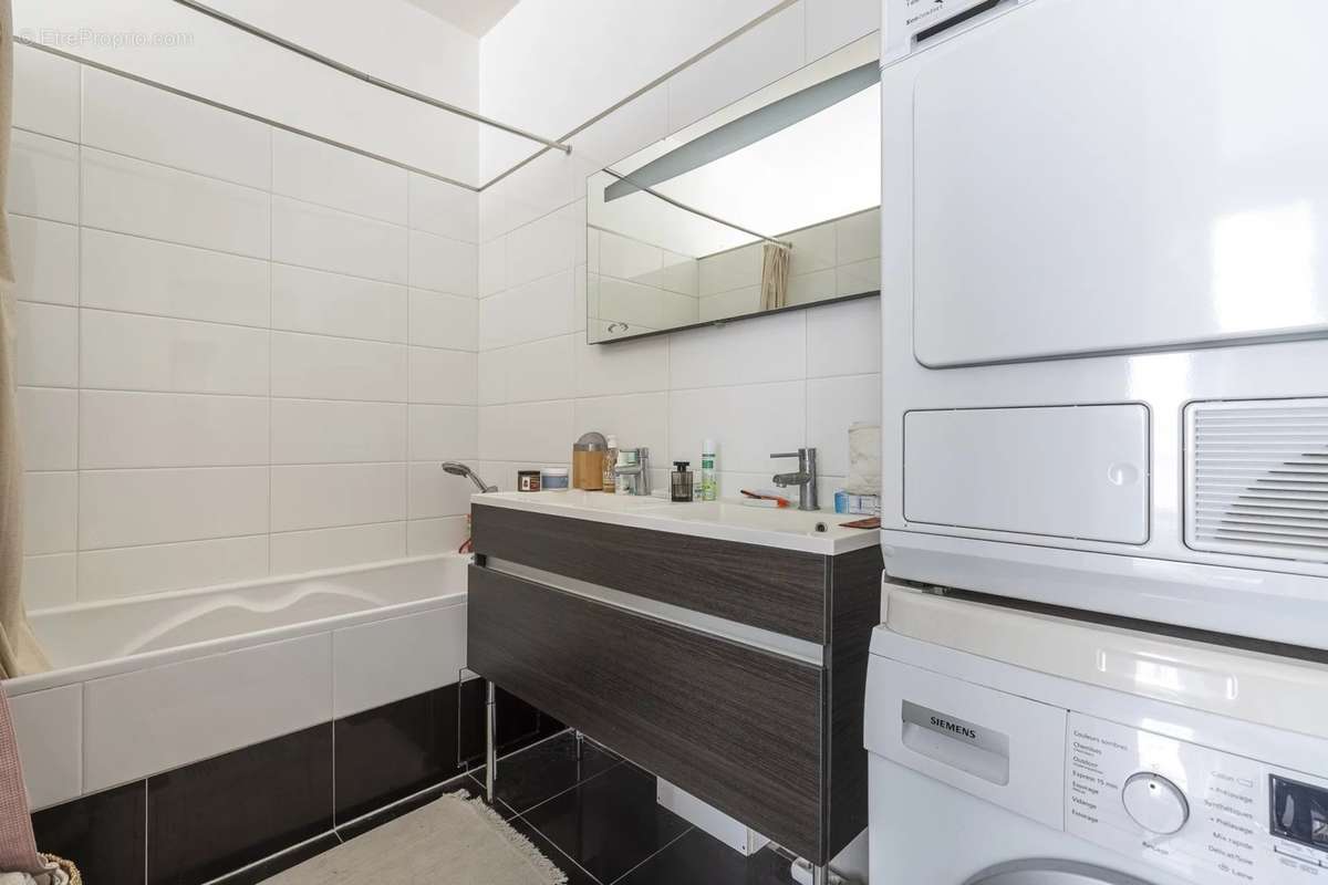 Appartement à PARIS-17E