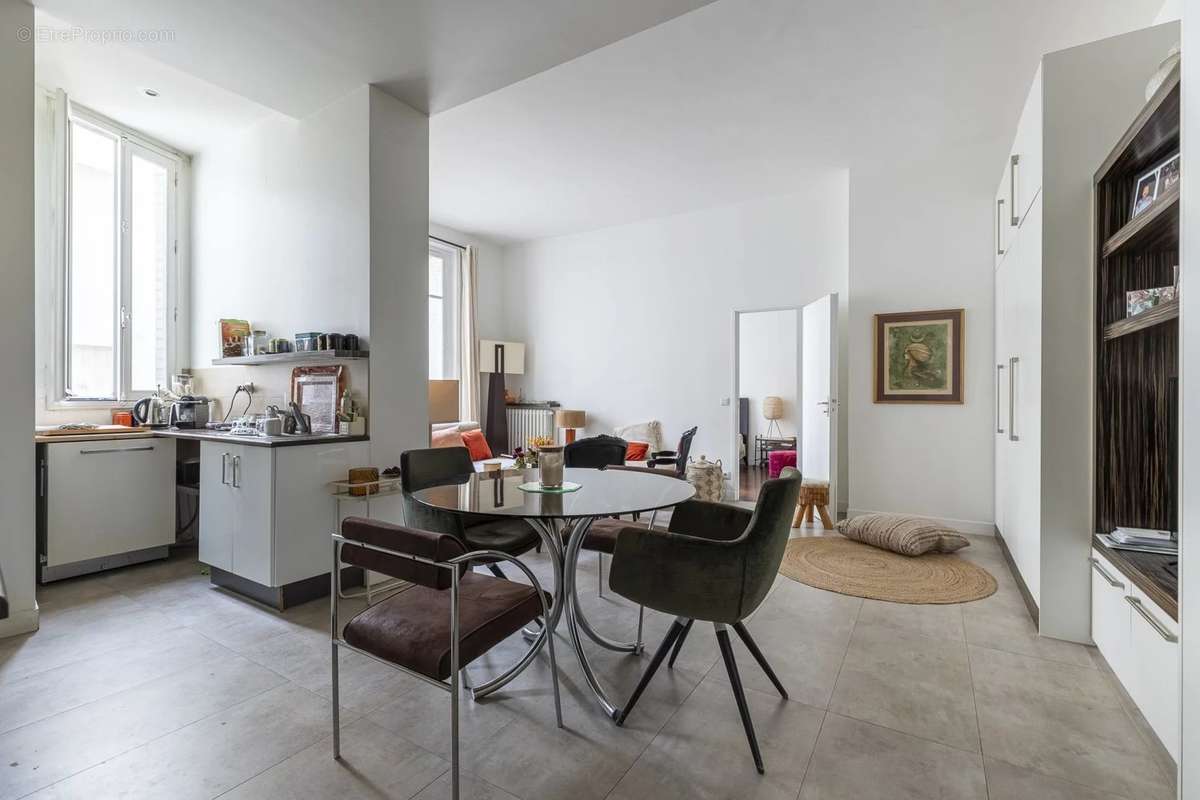 Appartement à PARIS-17E