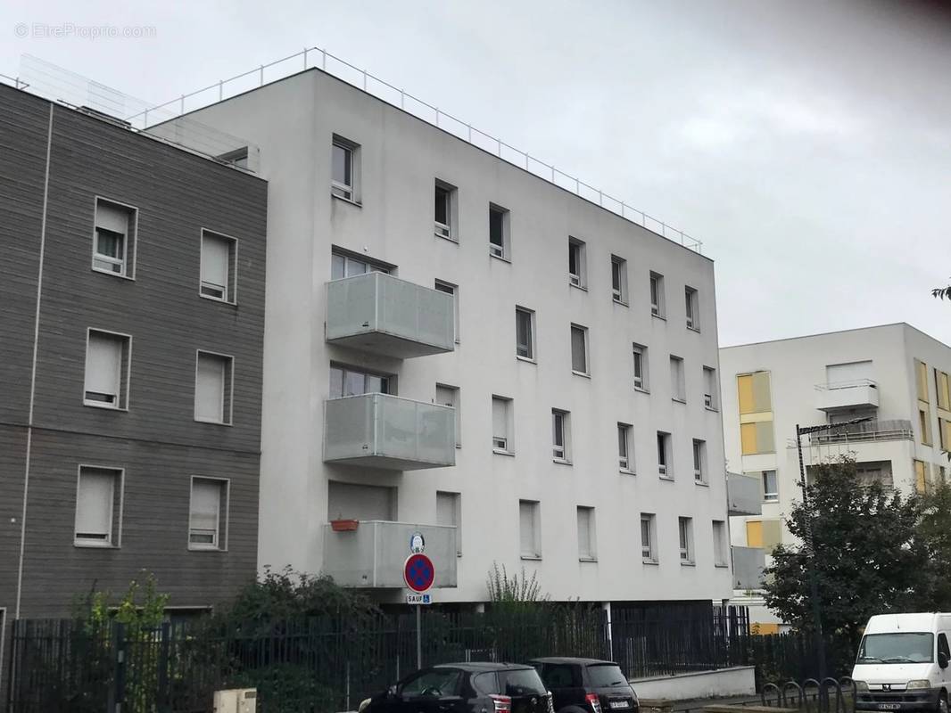 Appartement à LES PAVILLONS-SOUS-BOIS