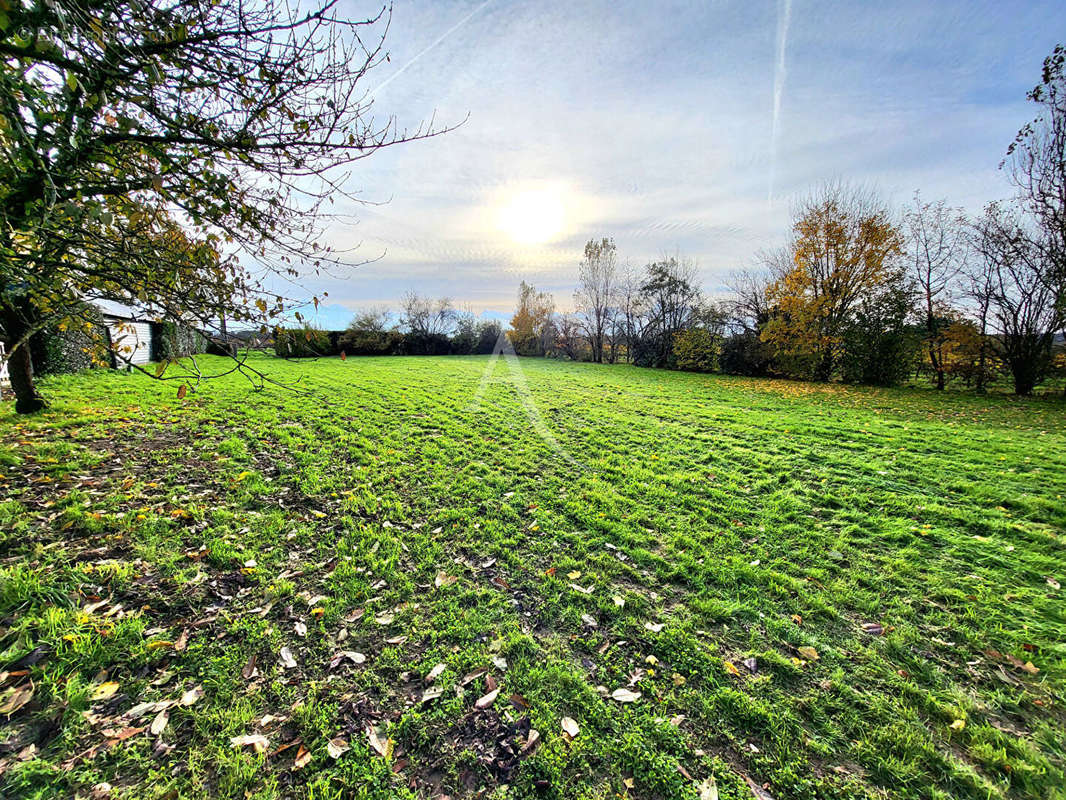 Terrain à CHAVAGNES