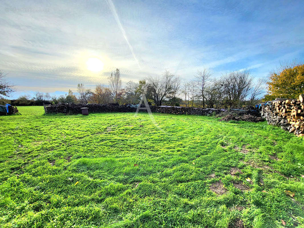 Terrain à CHAVAGNES