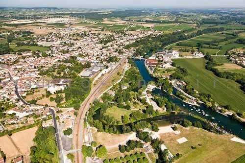 Terrain à CHATEAUNEUF-SUR-CHARENTE