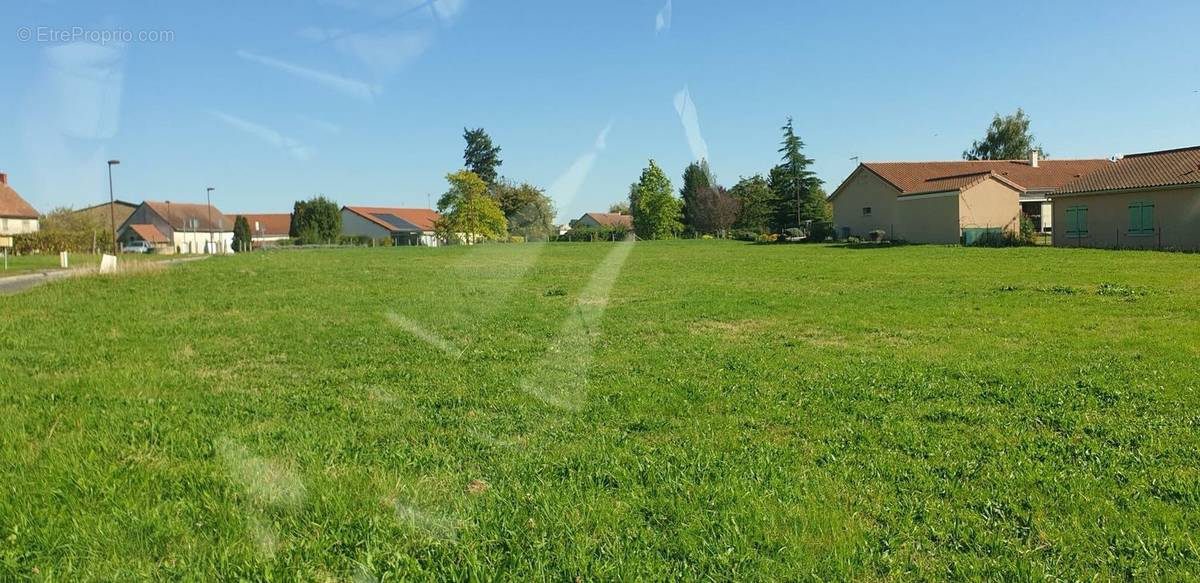 Terrain à ARNAC-LA-POSTE