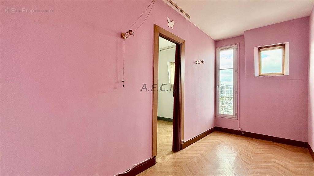 Appartement à COURBEVOIE