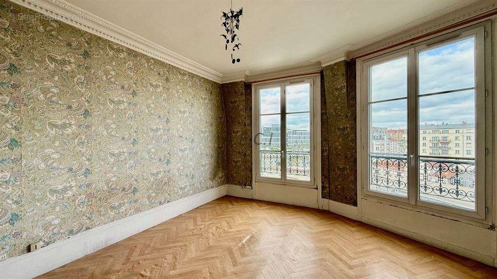 Appartement à COURBEVOIE