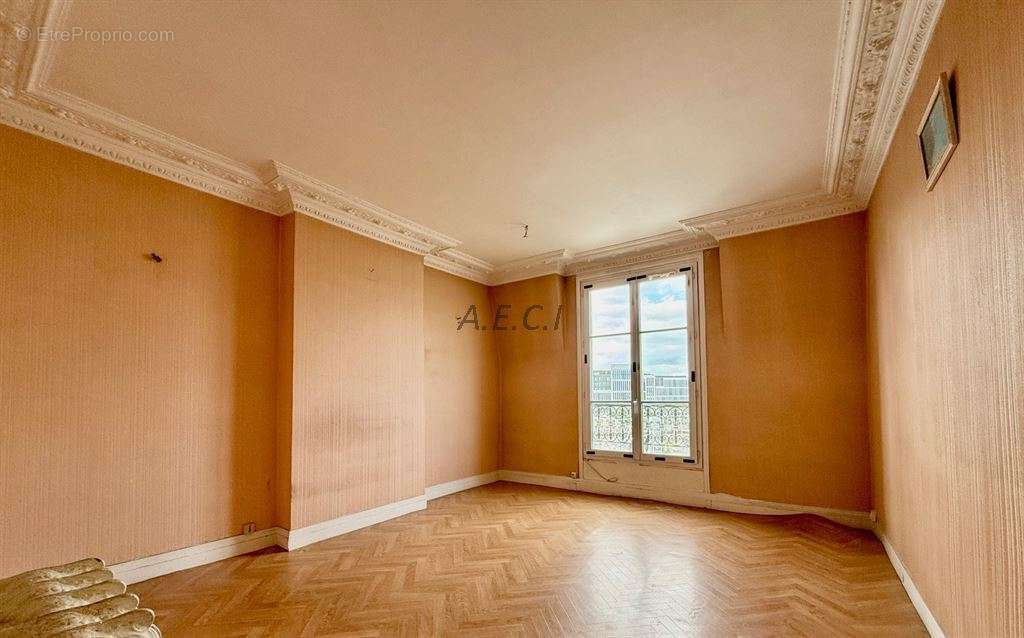 Appartement à COURBEVOIE